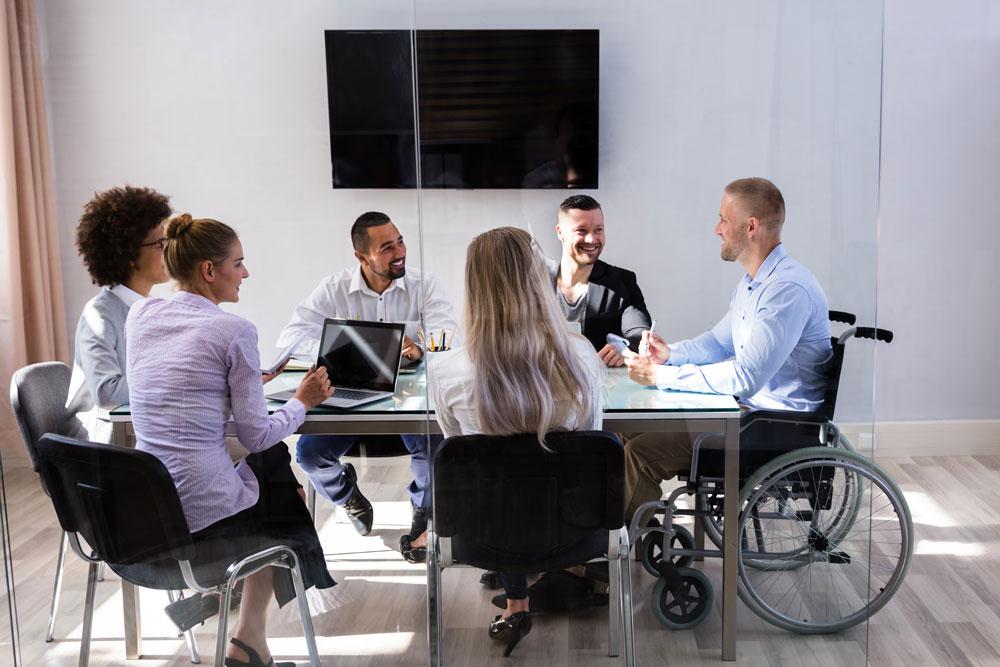 Équipe inclusive du Groupe HANDIVIA, entreprise adaptée à Bordeaux, au travail